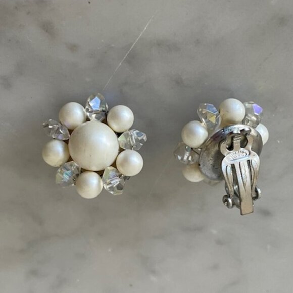 JAPAN Stamped Faux Cluster Pearl & Bead Paddle Clip Earrings - Picture 3 of 11